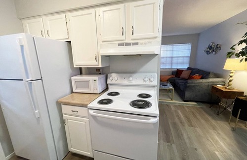 Midtown Apartment | Modern Comfort 2 BR Midtown 2mins to Overton Park
