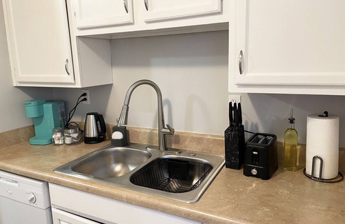 Midtown Apartment | Modern Comfort 2 BR Midtown 2mins to Overton Park