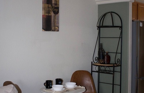 Cottonwood Apartment | Modern Comfort at The Cottonwood Vine- Cozy Retreat w/Desk & Spacious Yard