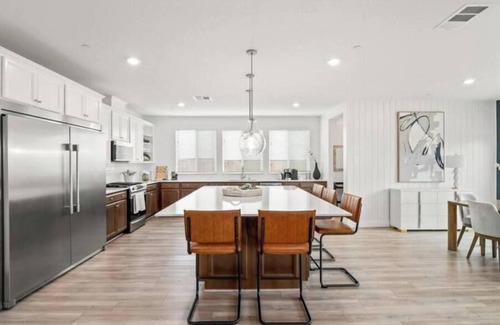 Clovis House | Modern Comfort: Heritage Grove Edition