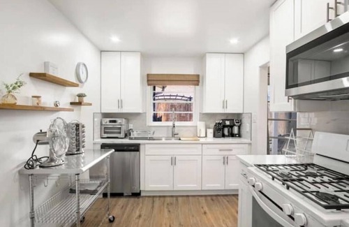 Modesto House | Modern Comfort in a Charming Cottage