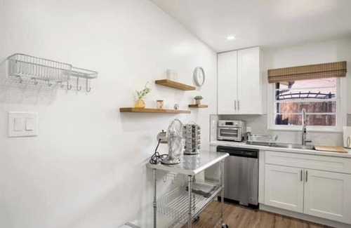 Modesto House | Modern Comfort in a Charming Cottage