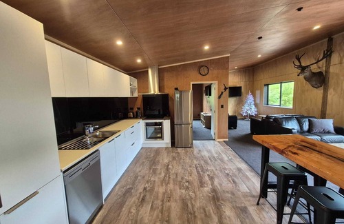 Collingwood House | Modern Comfort in Collingwood - Brand New Holiday Home
