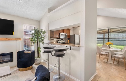Euless House | Modern comfort near DFW