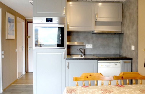 Tignes le Lac Apartment | Modern Comfort Studio · Near Slopes & Shops · Balcony