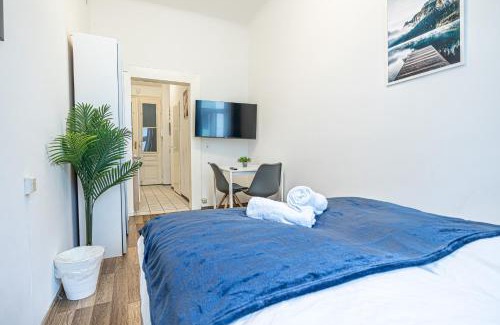 Penzing Apartment | Modern Comforts: Chic Studio Apt Centrally Located