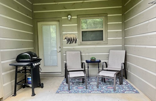 Townsend House | Modern & Comfy, winter is here, near Cade's Cove in Townsend, the peaceful side!