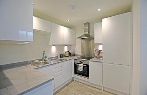 Lerwick Apartment | Modern Commercial Street Maisonette