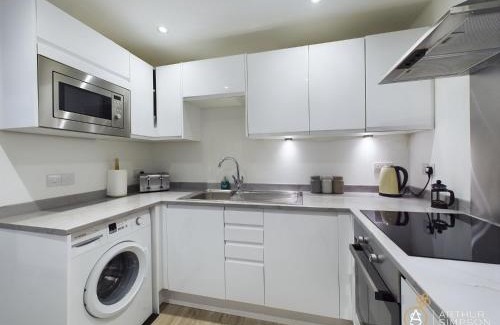 Lerwick Apartment | Modern Commercial Street Maisonette