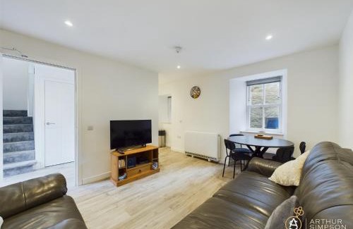 Lerwick Apartment | Modern Commercial Street Maisonette