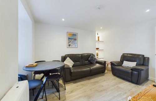 Lerwick Apartment | Modern Commercial Street Maisonette