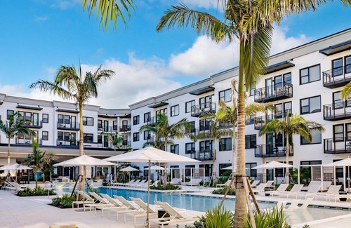 Downtown Historic District Apartment | Modern Condo in Downtown River District with Pool, Gym, Hot Tub