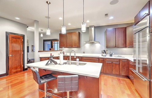 French Quarter Condo | Modern Condo in the heart of DT on East Bay St Prime Location