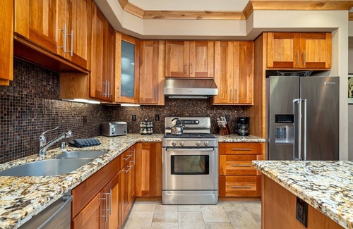 Bear Valley Condo | Modern Condo- Jacuzzi Tub SM #201 by Bear Valley Vacation Rentals