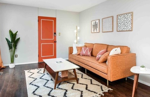 Drayton Plains Condo | Modern Condo Near B · Interior Designer's Modern Condo Near Beaumont
