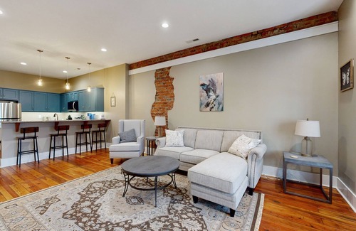 Waynesville Condo | Modern Condo over Main Street with full kitchen, Wifi and Central AC