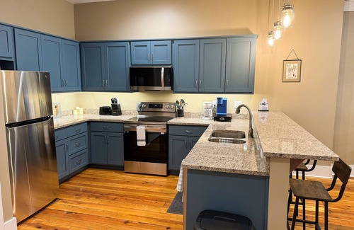 Waynesville Condo | Modern Condo's over Main Street with full kitchen, Wifi and Central AC