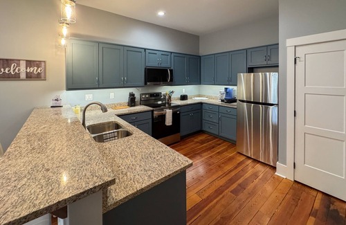 Waynesville Condo | Modern Condo's over Main Street with full kitchen, Wifi and Central AC