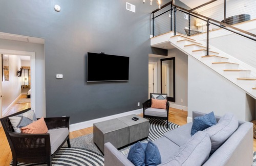New Brighton Condo | Modern Condo w/Loft and Kitchenette on Thames St