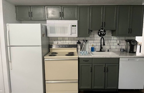 Hollister Condo | Modern Condo - Walk to the Marina! Sleeps 4!