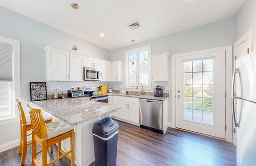 Kennebunkport Condo | Modern condo with private gas grill, shared pool, game room, and fitness center