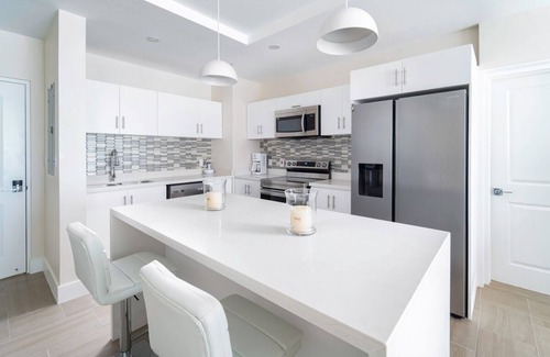 Little Battaleys Condo | Modern Condo with Resort Pool Near Beach - Coral Beach 107