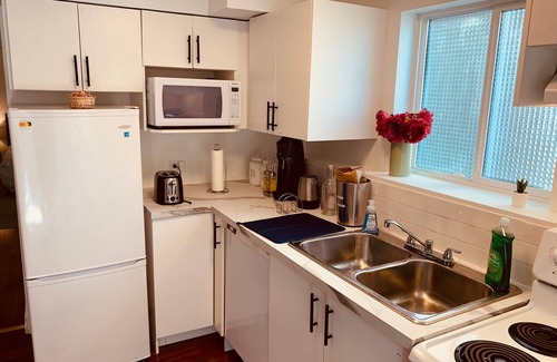 Willoughby House | Modern, Contemporary 1 BR Garden Suite
