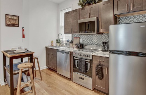 Point Breeze Apartment | Modern Contemporary-Style 2BR Apt. by A.C.T.