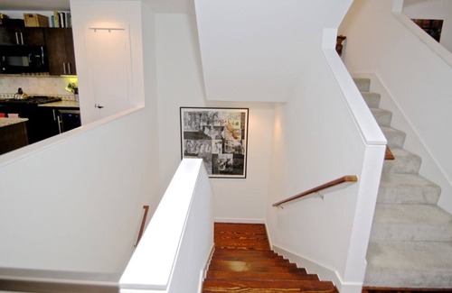South Central Houston House | Modern Contemporary 3 story townhome in East Downtown w/rooftop deck.