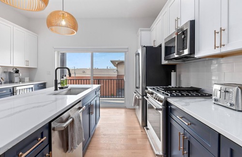 Corktown House | Modern Corktown Retreat|2BR|2.5BA|2CarPkg
