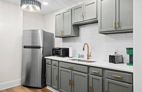 Rocky Mount House | Modern Cottage - City Centern