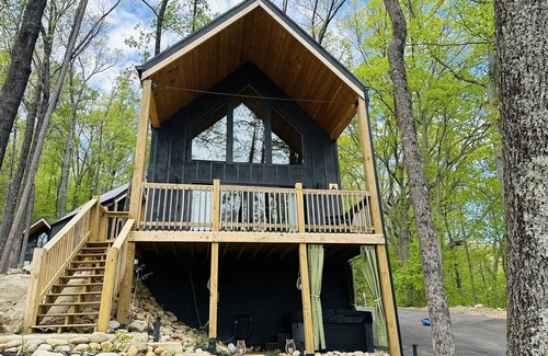 Gatlinburg - Pigeon Forge Cottage | Modern Cottage + Firepit + Nighttime Views + Hot Tub!