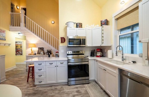 Oroville House | Modern Cottage- The big beachy house!