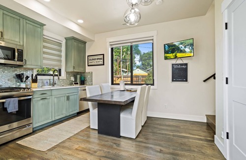 Central Colorado Springs Cottage | Modern Cottage Vibe - Springs Retreat + Hot Tub