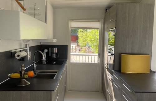 Vittsjo Cabin | Modern cottage with lake view