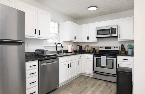 Cartersville House | Modern Cozy 2 BR Farmhouse style Townhome with Two Private Baths