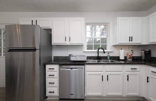 Cartersville House | Modern Cozy 2 BR Farmhouse style Townhome with Two Private Baths