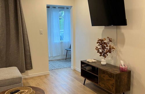 Thunder Bay House | Modern Cozy 3 Bedroom Home