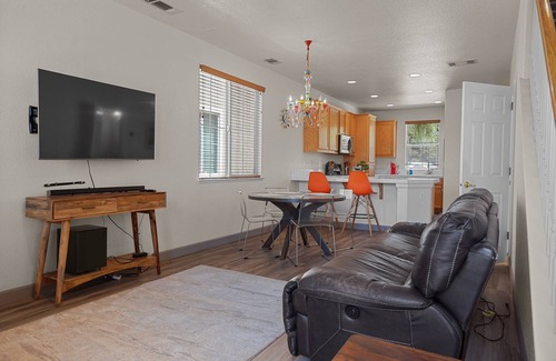 Ceres House | Modern Cozy 3-bedroom townhome minutes from hostipals in Modesto & Turlock