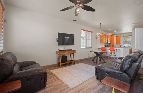 Ceres House | Modern Cozy 3-bedroom townhome minutes from hostipals in Modesto & Turlock