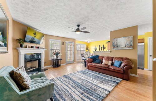 Stone Mountain House | Modern & Cozy 3 Beds W. Private Garage & Driveway