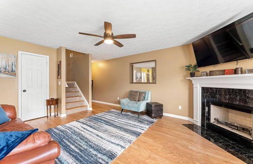 Stone Mountain House | Modern & Cozy 3 Beds W. Private Garage & Driveway