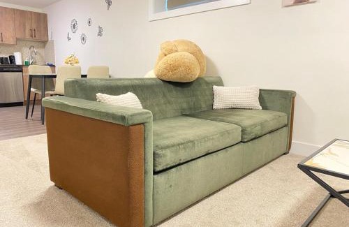 Jasper Place House | Modern Cozy Entire Guest Suite in Central Edmonton