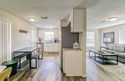 Carver City - Lincoln Gardens House | Modern & Cozy - Family Friendly | Ace Location