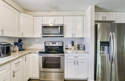 Carver City - Lincoln Gardens House | Modern & Cozy - Family Friendly | Ace Location