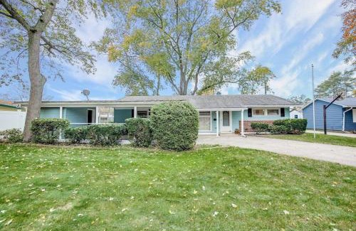 South Bend House | Modern Cozy Home 4 min Drive from Notre Dame
