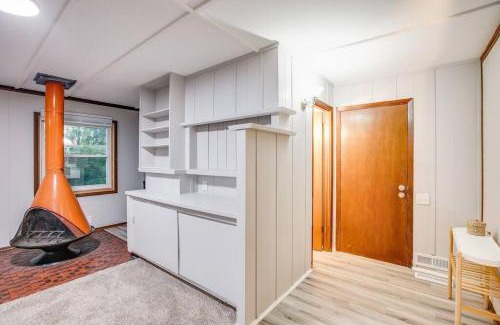 South Bend House | Modern Cozy Home 4 min Drive from Notre Dame