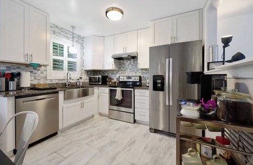East Raleigh House | Modern Cozy Home only 2 miles to Downtown