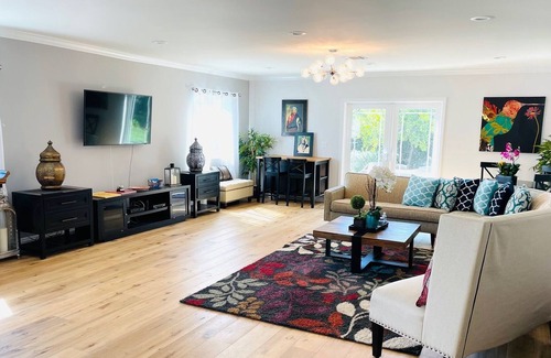 North Arroyo House | Modern & cozy, near Rosebowl, remodeled 2 bed, 1 bath, pets welcome.