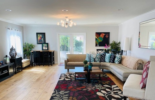 North Arroyo House | Modern & cozy, near Rosebowl, remodeled 2 bed, 1 bath, pets welcome.